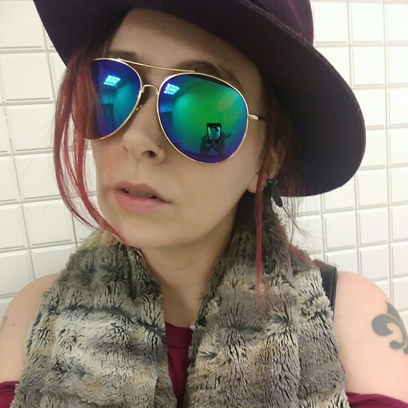 Meet your Posher, Alexandra - Picture 1 of 2